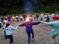 みんなで火を囲んで楽しく踊りました!